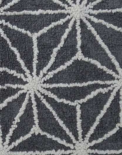 CHICOS HOME Bath Rug Geometric Pattern in Grey & Ivory