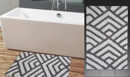 CHICOS HOME Bath Rug Geometric Pattern in Grey & Ivory