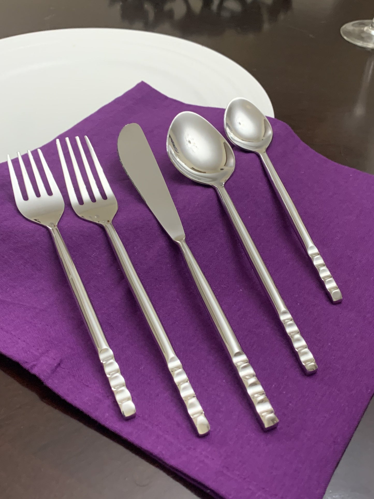 5 Piece Flatware Set, Service for 4-Modern