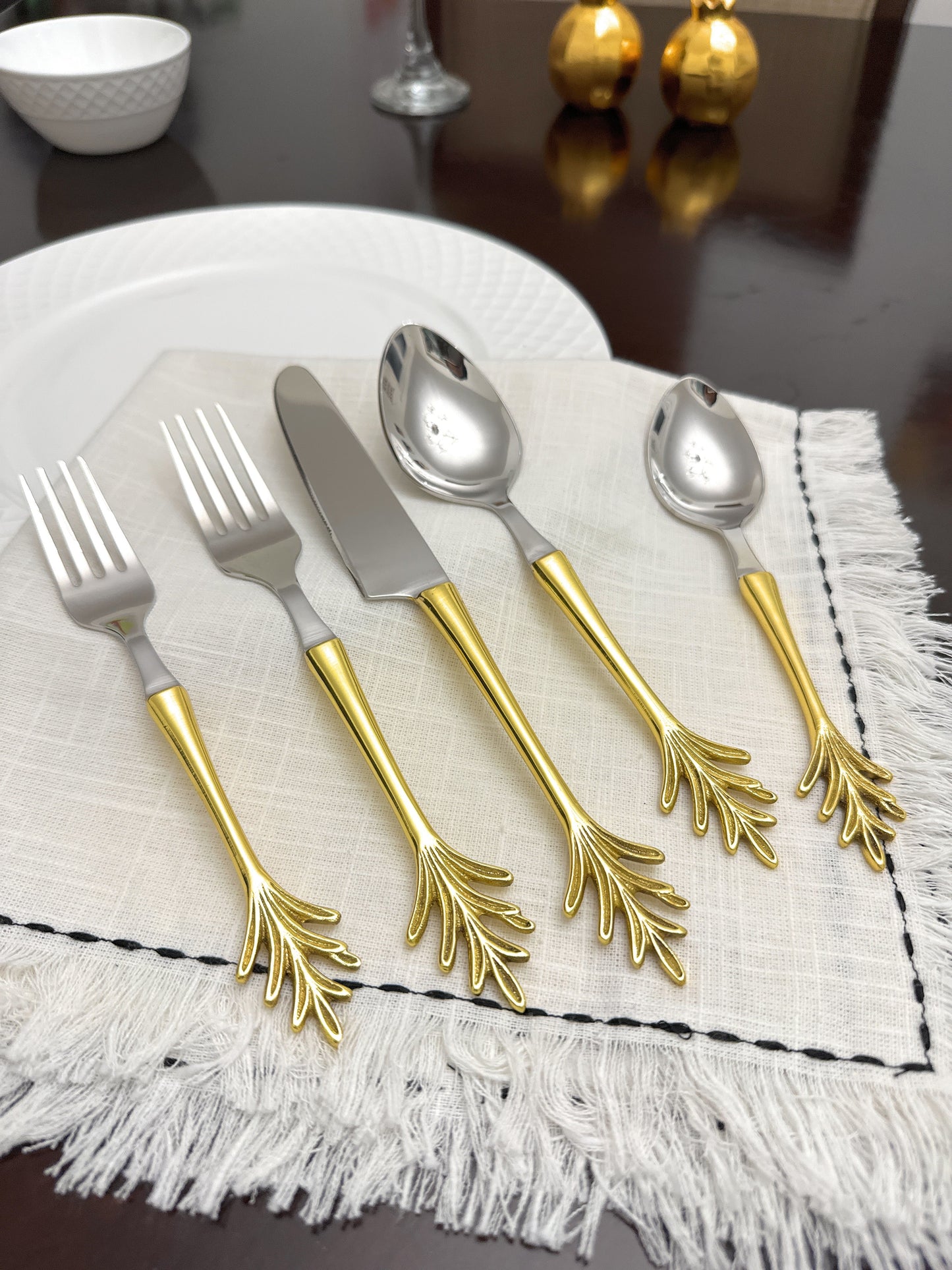 Stainless Steel Golden Flatware 20p set Leaf Style Design